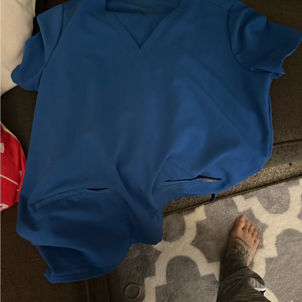 Figs Women's V-Neck Short Sleeve Tee in Blue